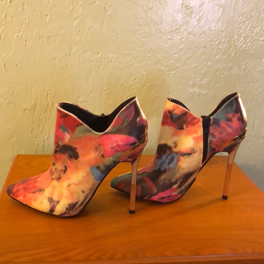 Shoes - Picture 3 of 4